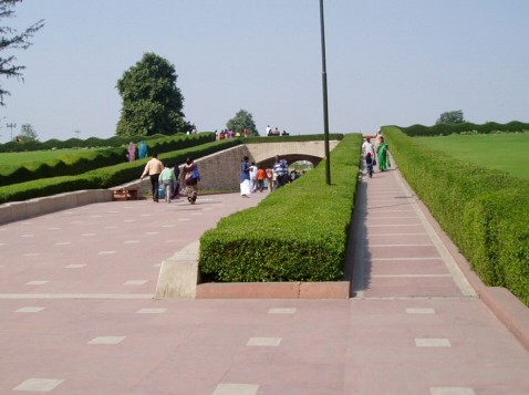 Entrance To Raj Ghat, Delhi, India. (photo Njei)